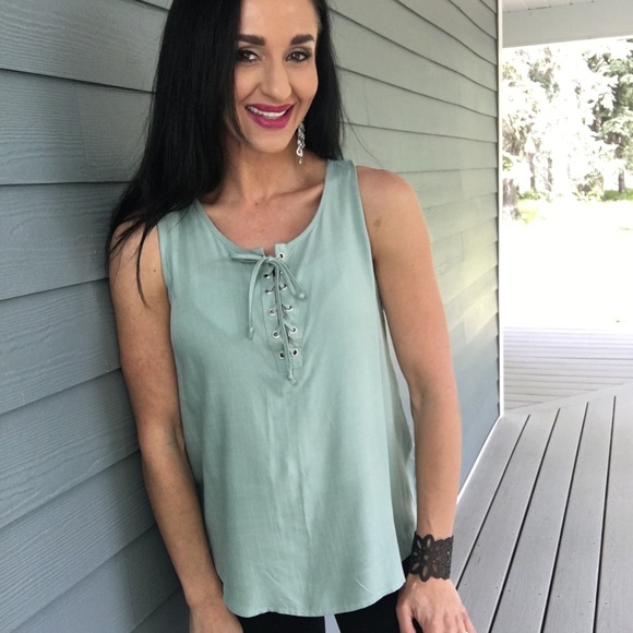 New Lace up front sleeveless green top - Picture 2 of 8